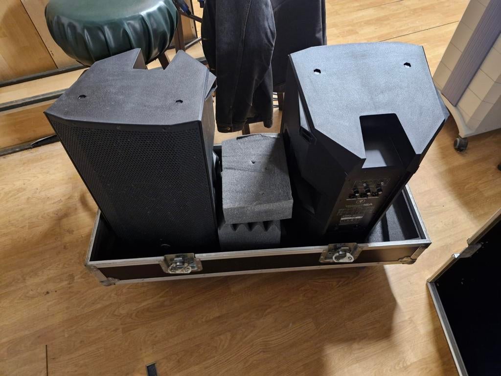 Mackie Thump 12A, Zo goed als nieuw, 120 watt of meer, Front, Rear of Stereo speakers, Ophalen