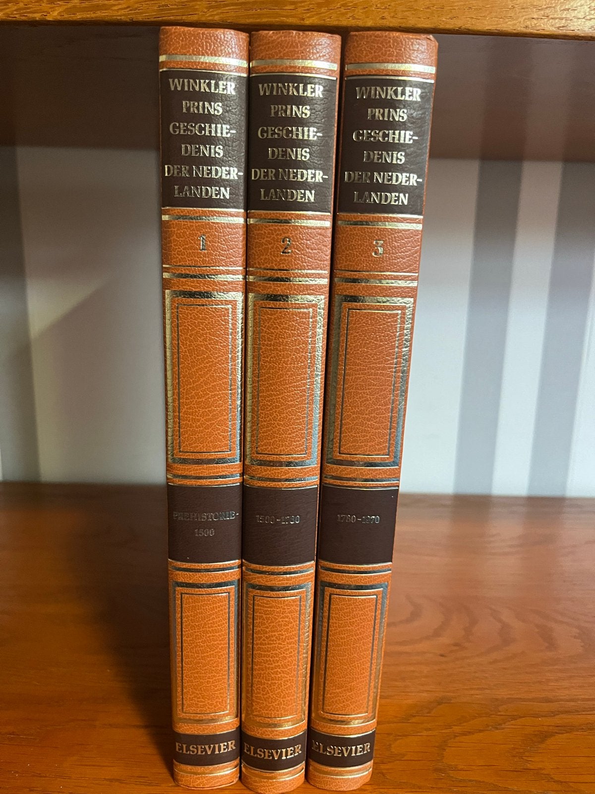 Winkler Prins Geschiedenis der Nederlanden (3 delen), Boeken, Ophalen, 20e eeuw of later, Gelezen