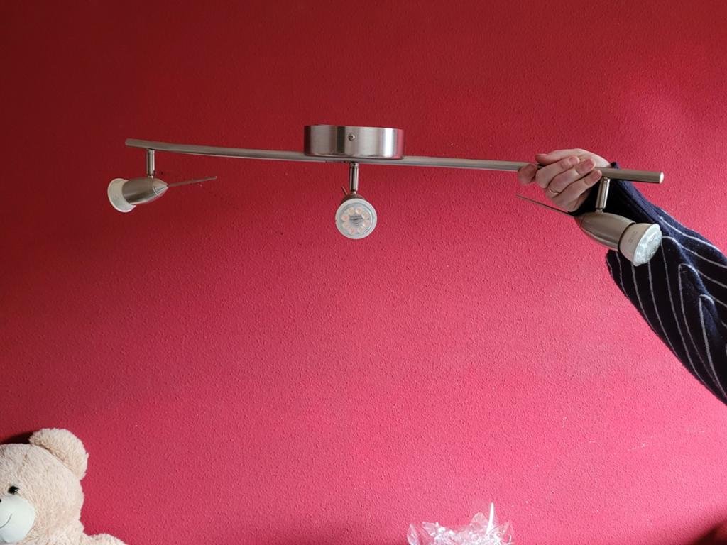 Zilverkleurige plafondlamp met verstelbare spots, Gebruikt, Metaal of Aluminium, Ophalen of Verzenden, Modern