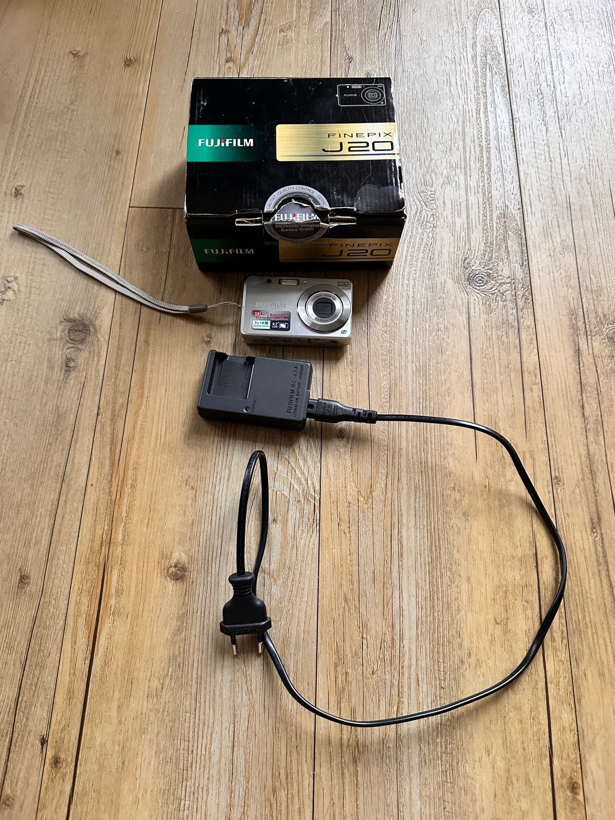 Fujifilm FinePix J20 Compactcamera Zilver (10.0 MP), Gebruikt, Oplader, 10 megapixels, Ophalen of Verzenden