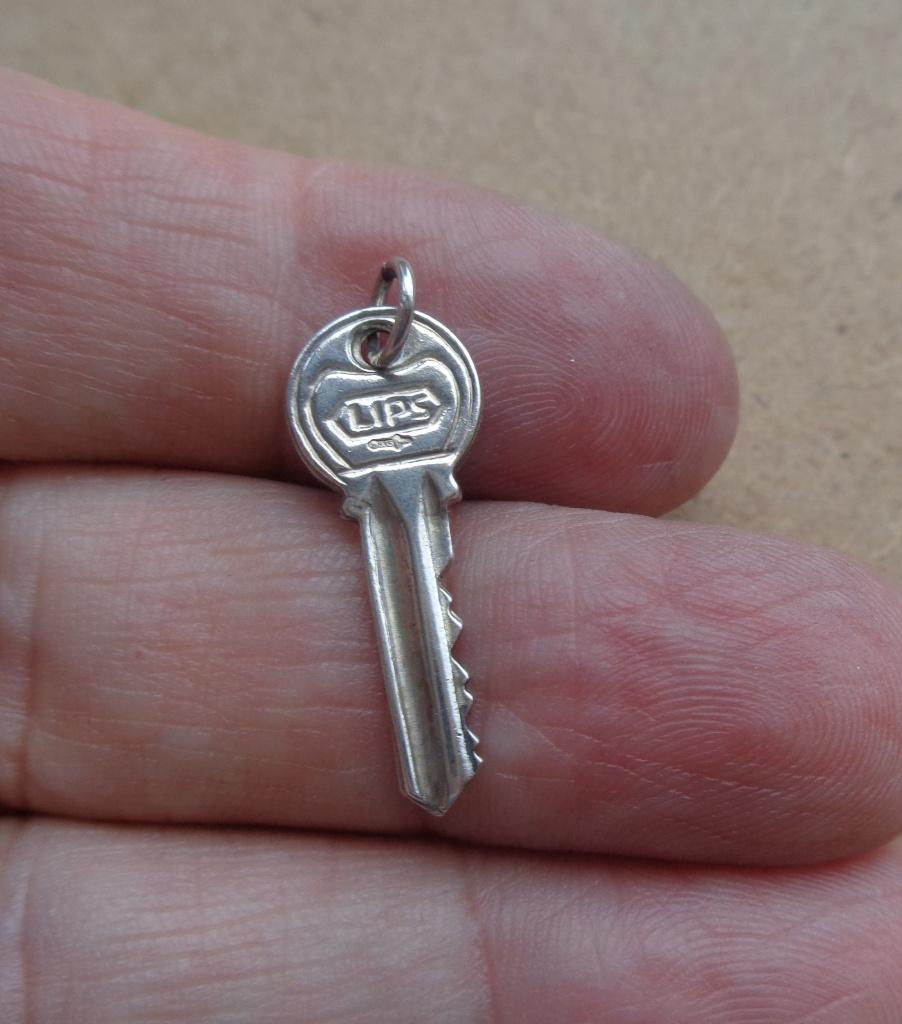 zilveren vintage bedel lips sleutel [893], Sieraden, Tassen en Uiterlijk, Bedels, Zo goed als nieuw, Overige merken, Zilver, 1 bedel