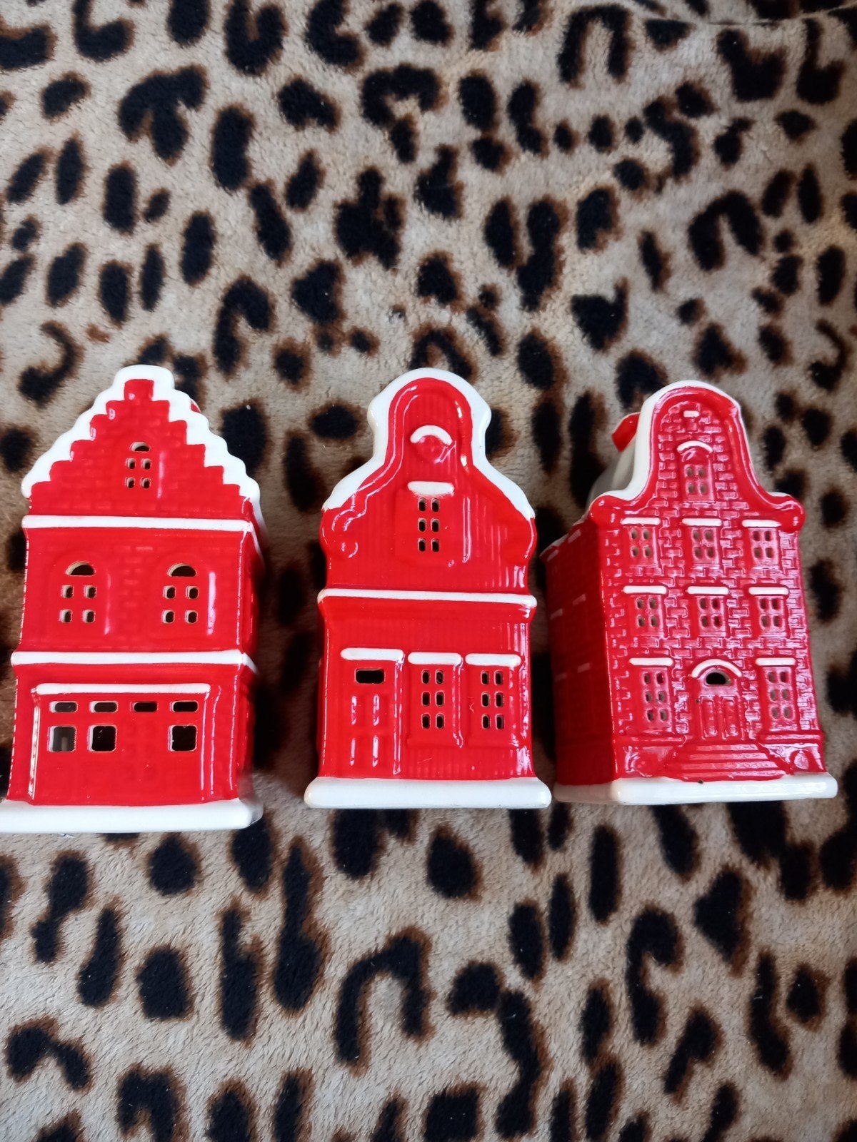 3 Nationale Postcode Loterij Huisjes - Rood Keramiek, Huis en Inrichting, Gebruikt, Overige stijlen, Ophalen of Verzenden, Rood