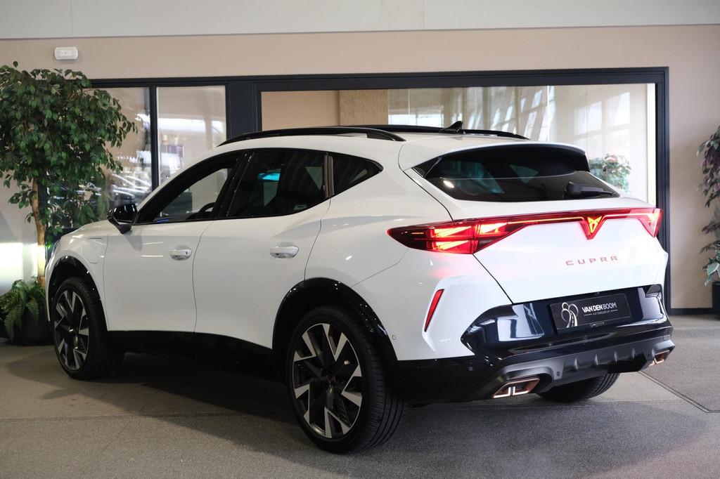 CUPRA Formentor 1.5 TSI e-Hybrid VZ 272PK Pano Vol Leder Sch, Auto's, Cupra, Zwart, 4 cilinders, Formentor, 250 km/l
