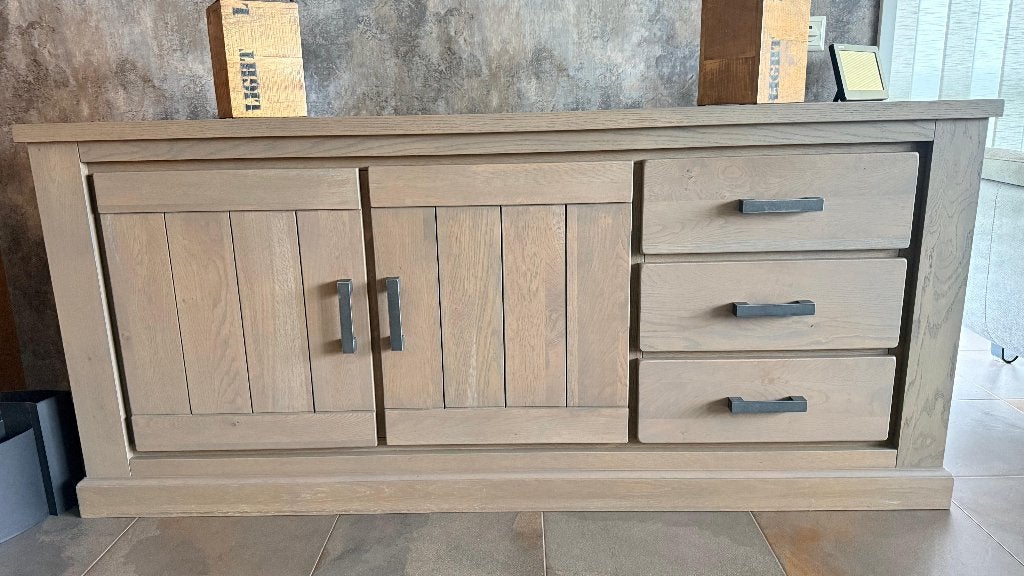 Eikenhouten dressoir met lades en deuren, Huis en Inrichting, Ophalen, Met lade(s), 150 tot 200 cm, Zo goed als nieuw