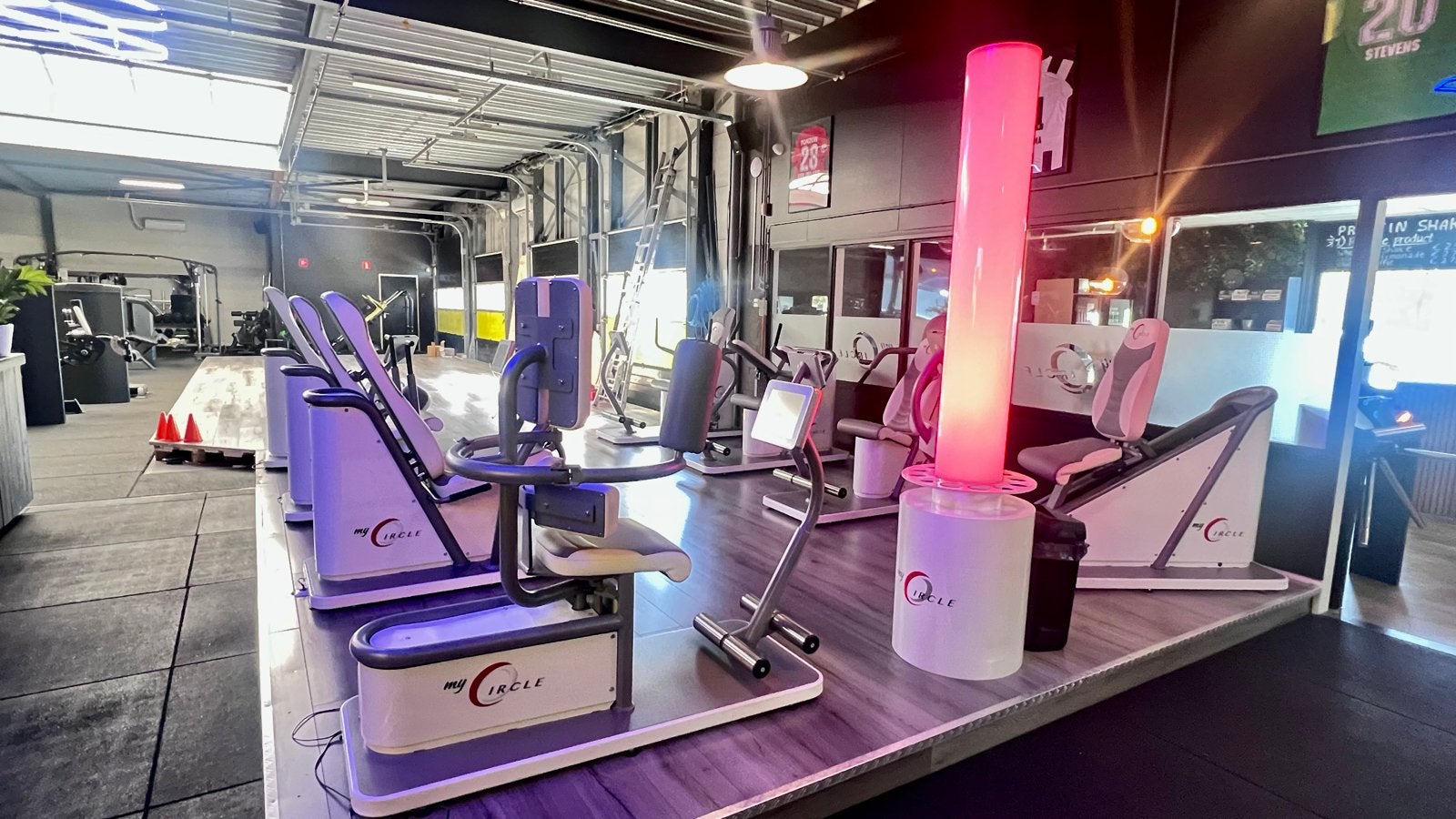 Complete My Circle Fitness Set met Lichtzuil en Training, Ophalen, Krachtstation, Armen, Zo goed als nieuw