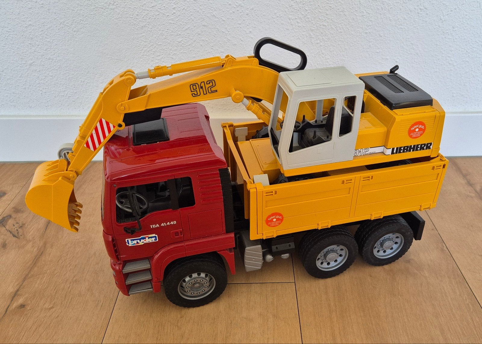 Bruder oplegger met graafmachine, Ophalen, Zo goed als nieuw