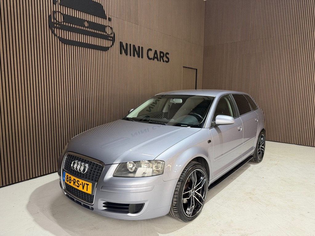 Audi A3 Sportback 1.6 FSI Attraction Zeer nette auto., Voorwielaandrijving, 15 km/l, Gebruikt, 4 cilinders