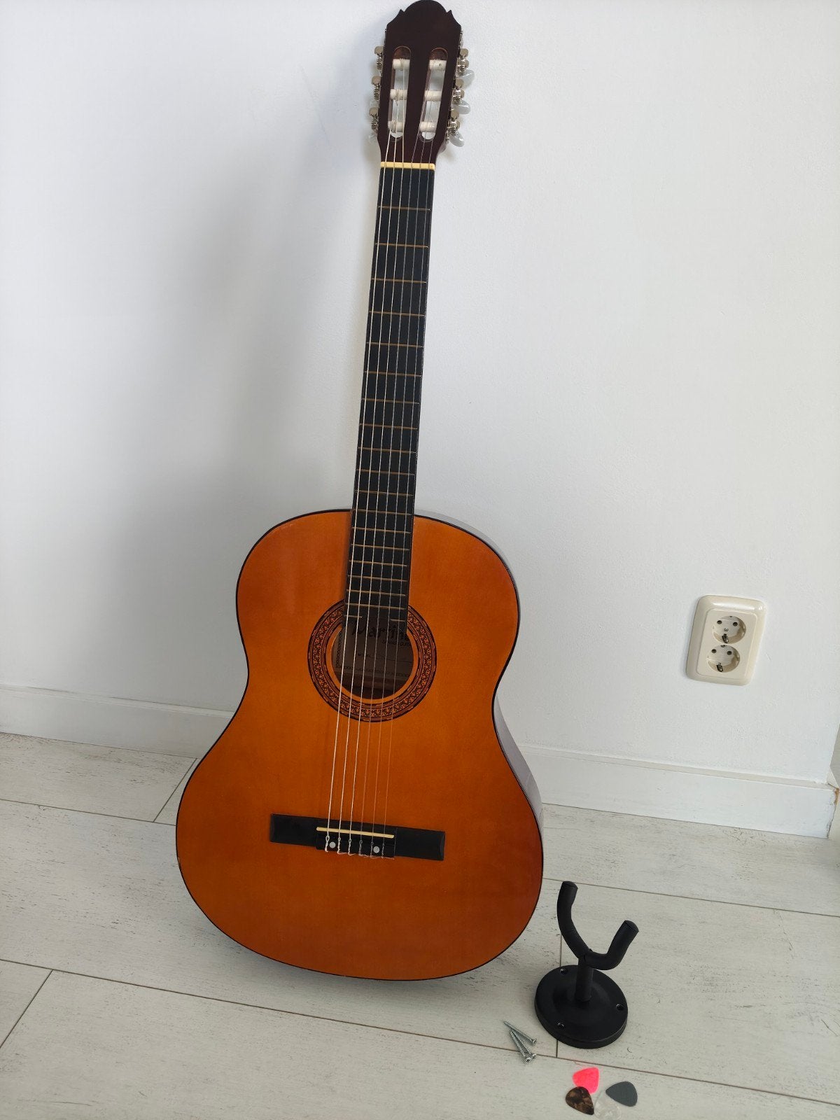 Martinez Spaanse gitaar, nieuwe stemmechanieken en snaren, Ophalen, Gebruikt, Klassieke of Spaanse gitaar