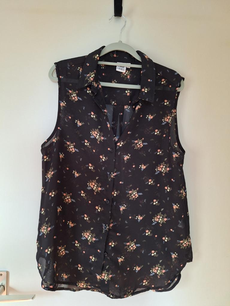 mouwloze blouse met bloemenprint, Kleding | Dames, Tops, Zwart, Ophalen of Verzenden, Zo goed als nieuw, Zonder mouw
