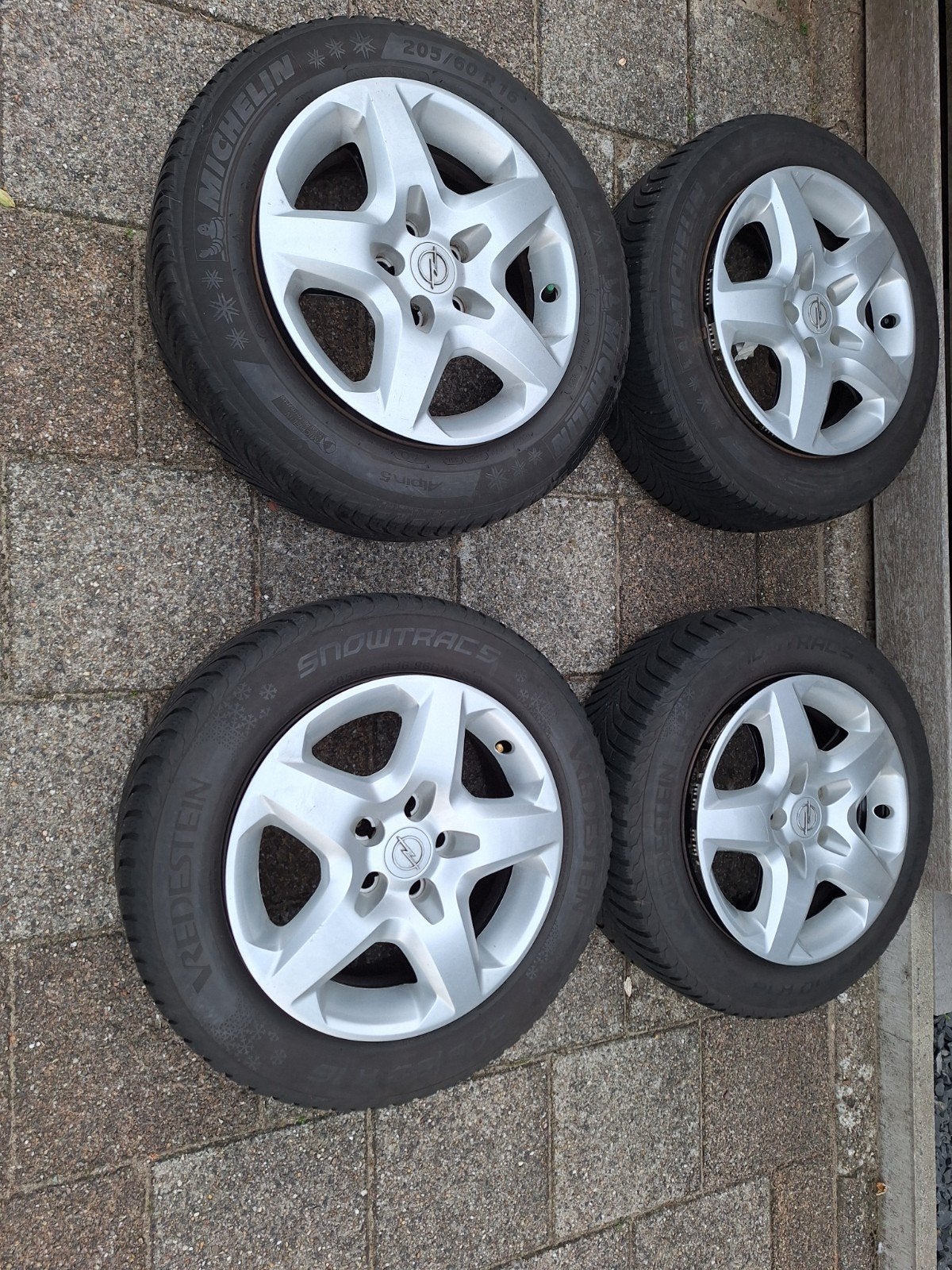 Opel Vectra c Astra zafira Winterbanden met velgen 205/60 R1, Ophalen, Gebruikt, 16 inch, Banden en Velgen