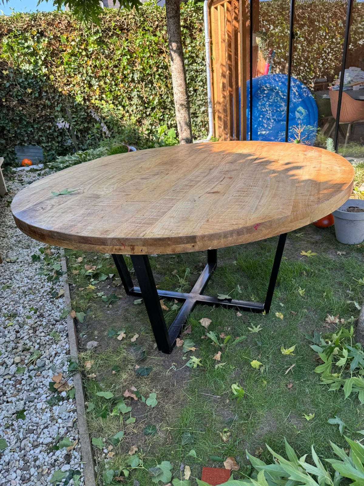 Ronde houten eettafel met metalen onderstel, Huis en Inrichting, Tafels | Eettafels, Ophalen, Gebruikt, 100 tot 150 cm, Rond