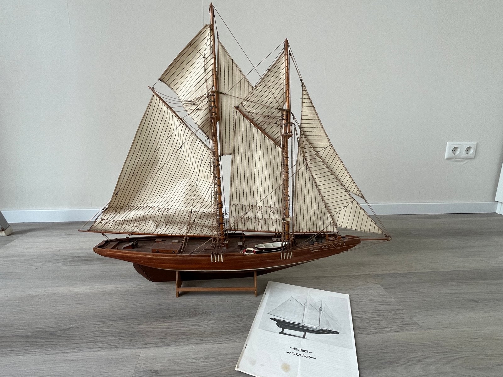 Gedetailleerd Model Zeilschip Bluenose - Houten Schaalmodel, Hobby en Vrije tijd, Ophalen, Gebruikt, Groter dan 1:32, Overige merken