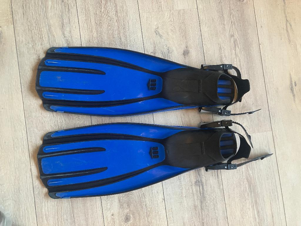 Mares Avanti vinnen small, Watersport en Boten, Duiken, Ophalen of Verzenden, Gebruikt, Zwem- of Duikvliezen