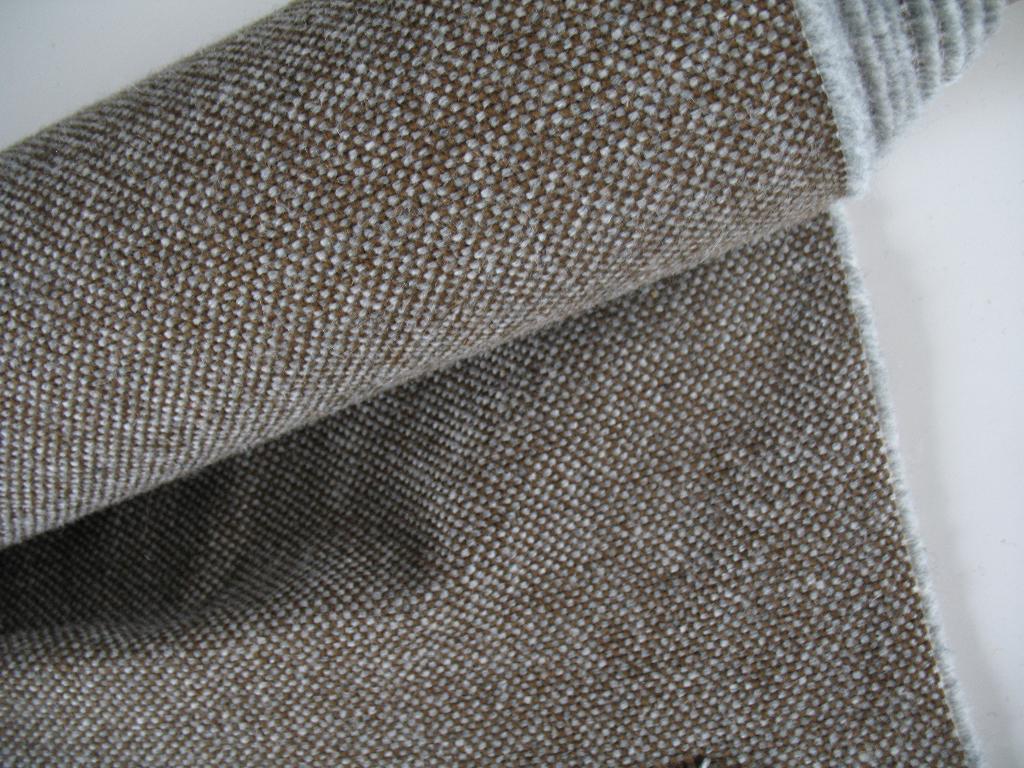 Kvadrat Hallingdal 65 270 grijs+bruin; 7x restant meubelstof, Wol, 120 cm of meer, Ophalen of Verzenden, Grijs