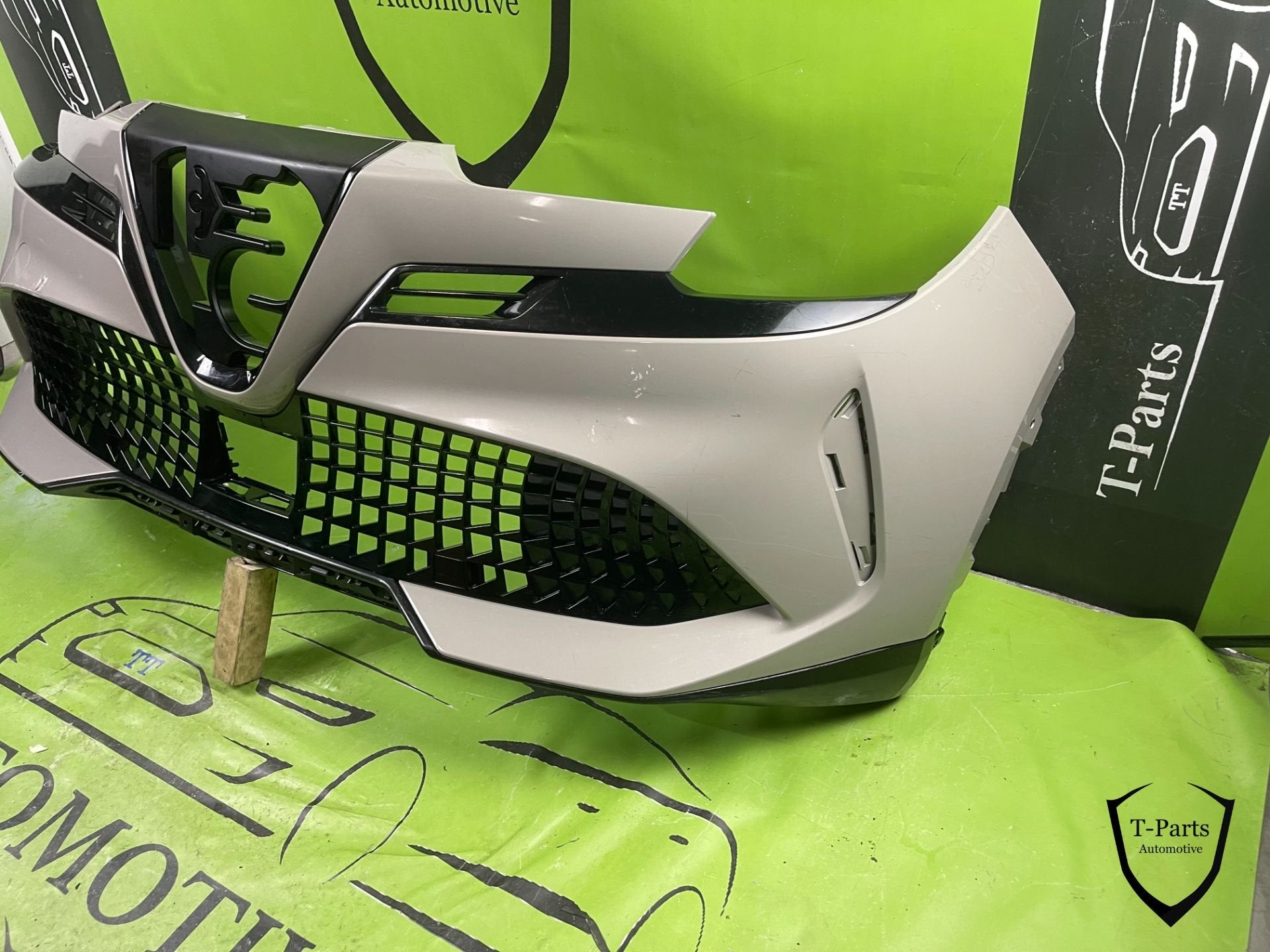 alfa romeo junior voorbumper bumper, Auto-onderdelen, Carrosserie en Plaatwerk, Info@fabrikant.eu, Ophalen of Verzenden, Alfa Romeo