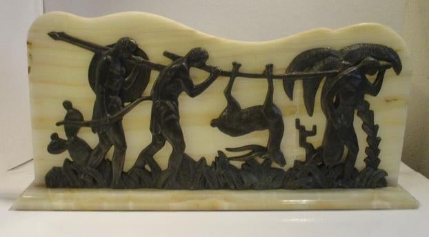 art deco half relief Afrikaanse jacht scene op onyx S. Norga, Ophalen