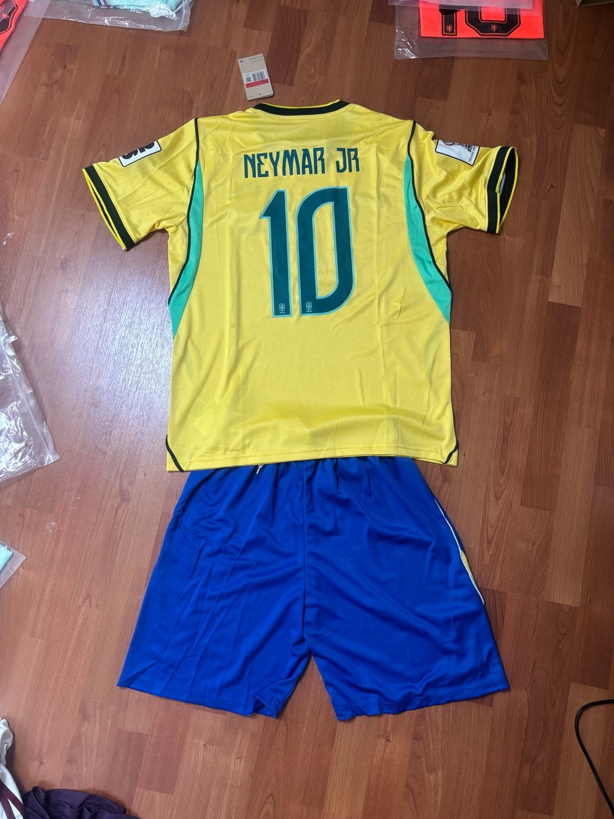 Neymar Jr Brazilië Thuistenue 2026 - Maat L, Kleding | Heren, Sportkleding, Maat 52/54 (L), Geel, Nieuw, Ophalen of Verzenden