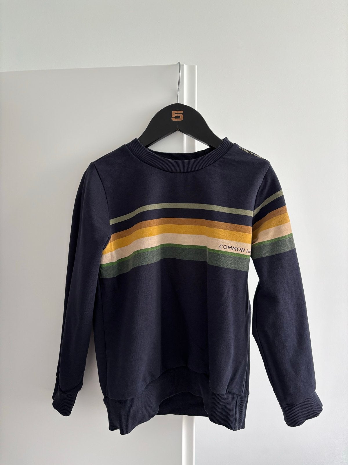 Stoere trui met strepen - Common Heroes - Maat 110/116, Ophalen of Verzenden, Gebruikt, Jongen, Trui of Vest