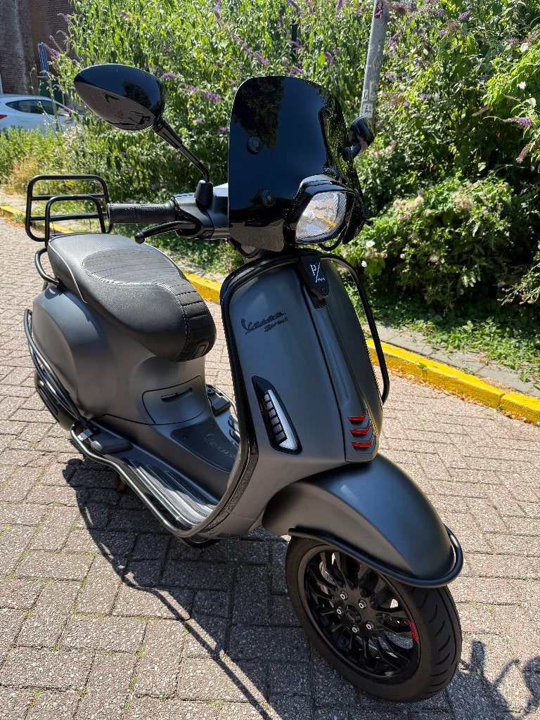 Vespa Sprint brom mat grijs e4 45km 2018 full option, Fietsen en Brommers, Scooters | Vespa, Ophalen, Overige modellen, Maximaal 45 km/u