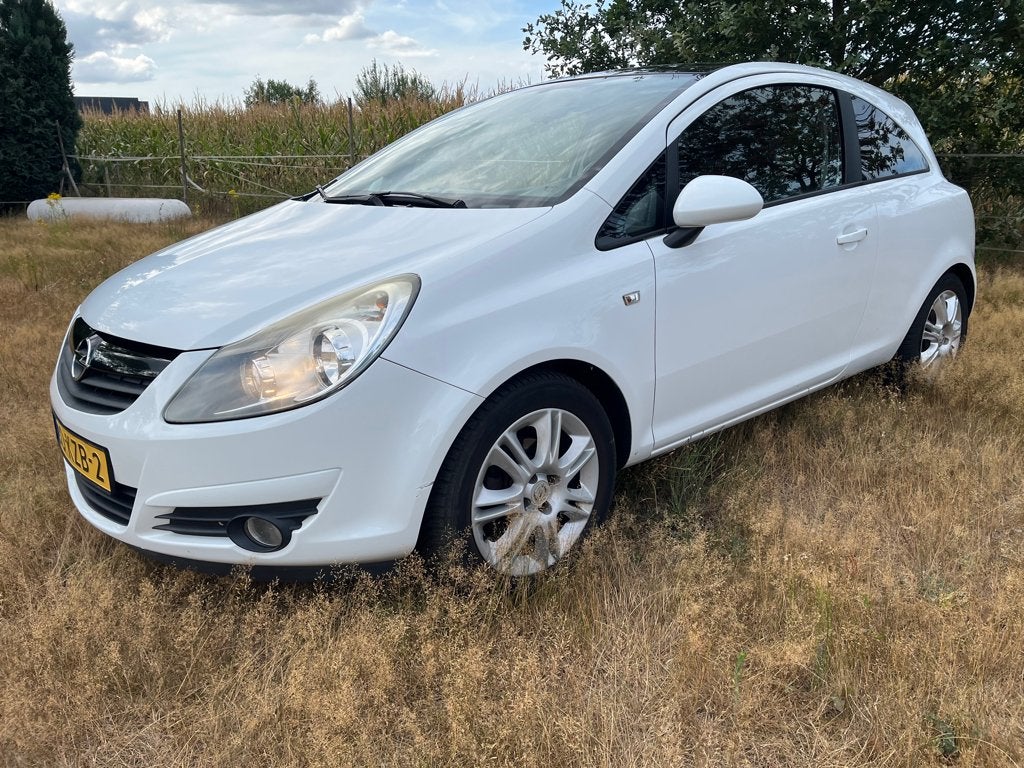 Opel Corsa 1.4 16V Color Edition, Auto's, Opel, Voorwielaandrijving, Euro 5, 40 €/maand, 4 cilinders