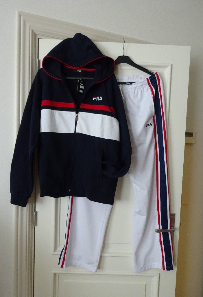 NIEUW FILA Maat L/XL.  Sportief Trainingspak. Het kaartje, Kleding | Heren, Meerkleurig, Ophalen of Verzenden, Algemeen, FILA