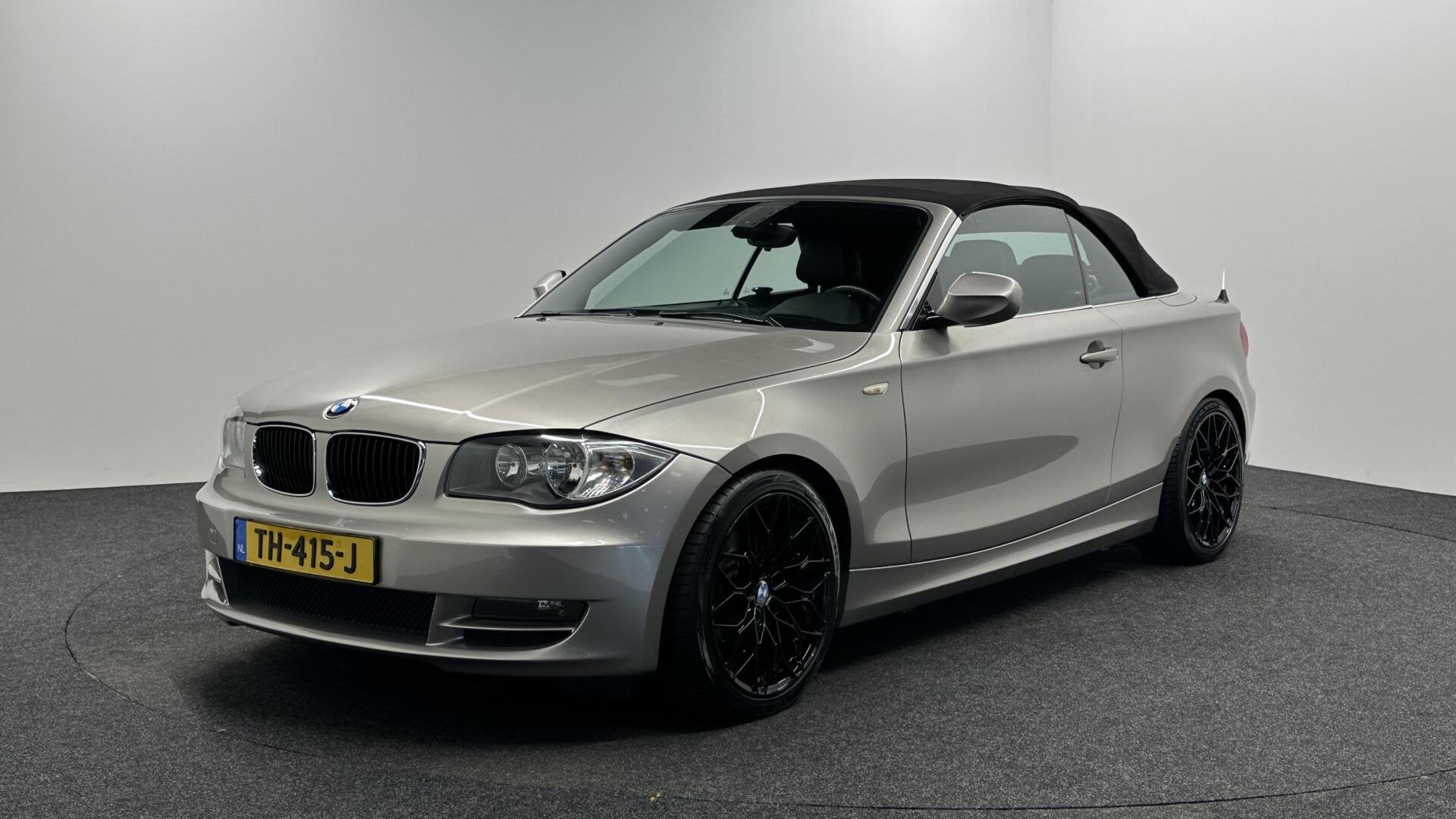 BMW 1-serie Cabrio 118i High Executive LEER ECC CRUISE LM 11, Auto's, BMW, 1-Serie, Euro 5, Zwart, 4 stoelen