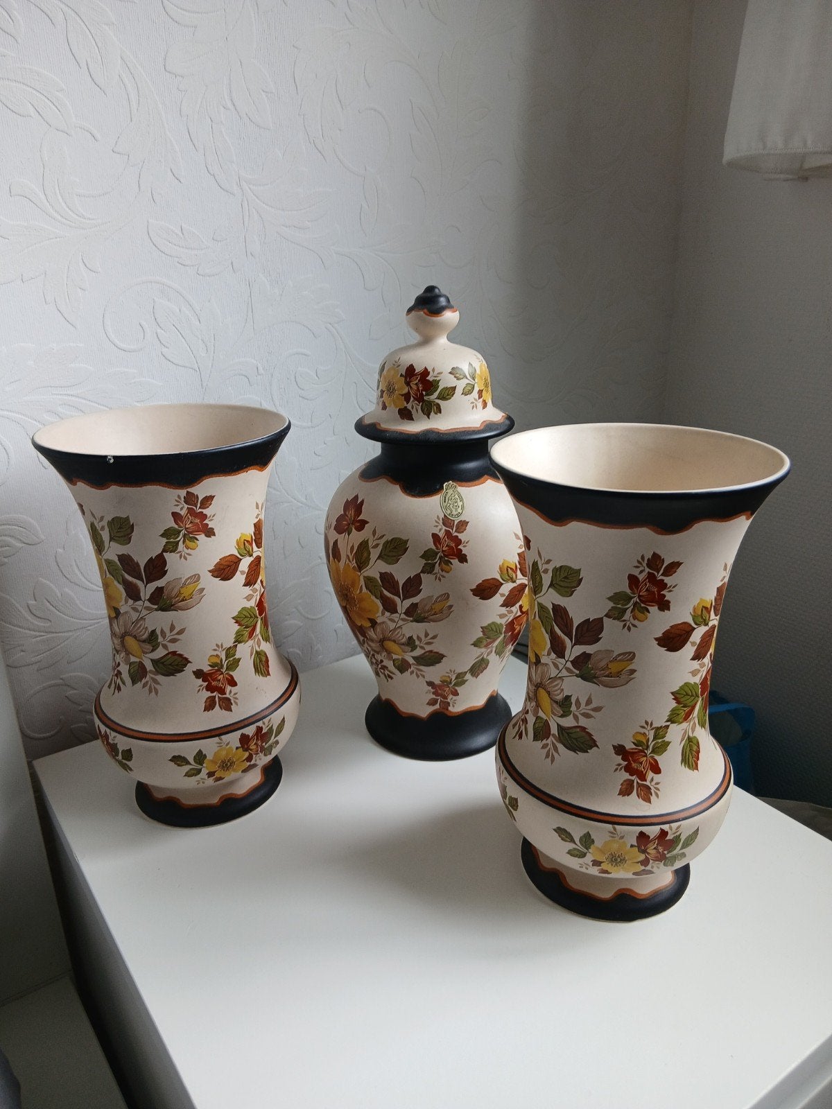 2 modica vazen waarvan 1 met deksel, Ophalen