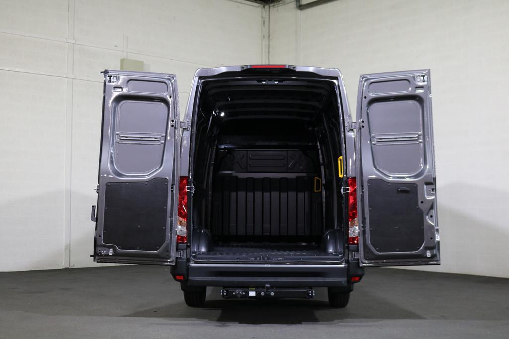 Iveco Daily 35S18 Hi-Matic L2 H2 Airco Navigatie Trekhaak Di, Auto's, Bestelauto's, Automaat, Stof, Gebruikt, Euro 6