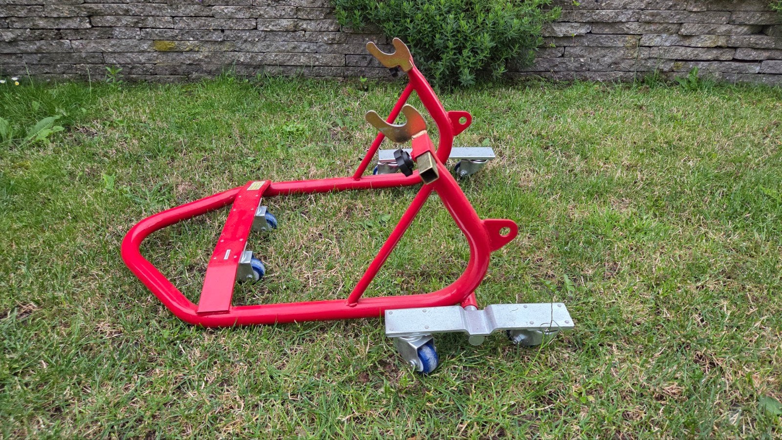 Nette paddockstand met zwenkwielen Datona, Motoren, Accessoires | Overige, Ophalen, Zo goed als nieuw