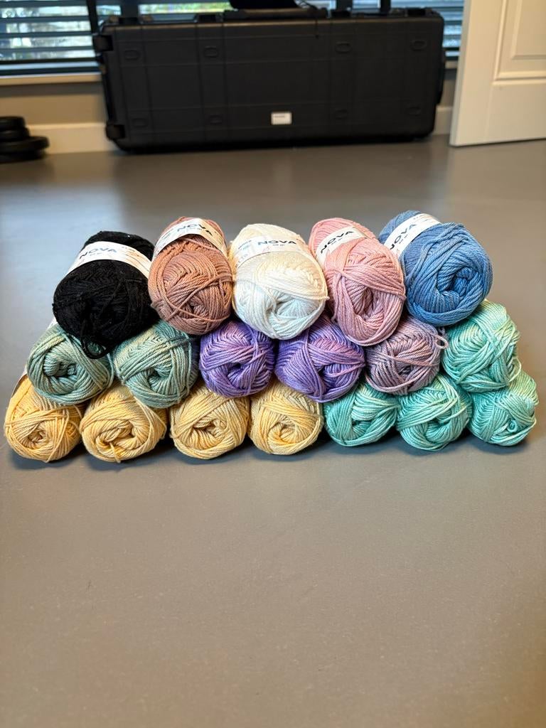 18 bollen NOVA katoen in diverse kleuren, Ophalen of Verzenden, Zo goed als nieuw, Breien of Haken, Wol of Garen