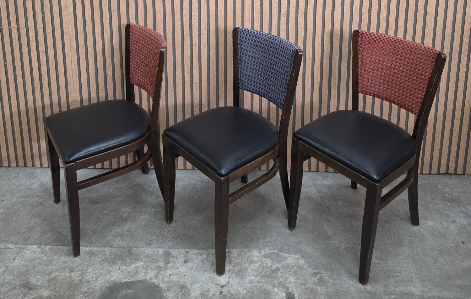 77 x cafestoelen hout leer cafe bistro horeca stoelen zaal, Zwart, Ophalen of Verzenden, Zo goed als nieuw, Vijf, Zes of meer stoelen