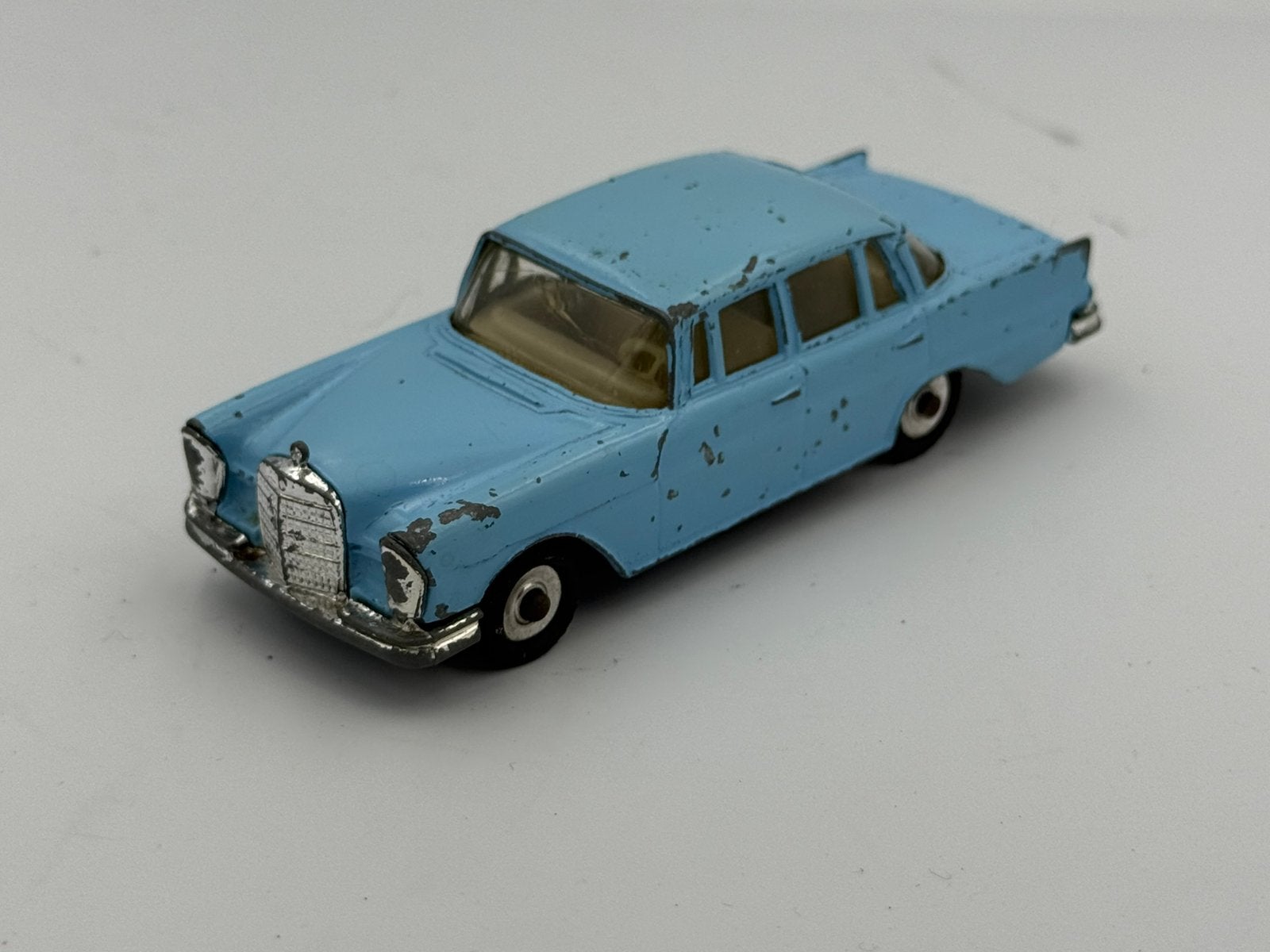 Dinky Toys Mercedes Benz 220 SE nr 186, Hobby en Vrije tijd, Modelauto's | 1:43, Ophalen of Verzenden, Zo goed als nieuw, Auto