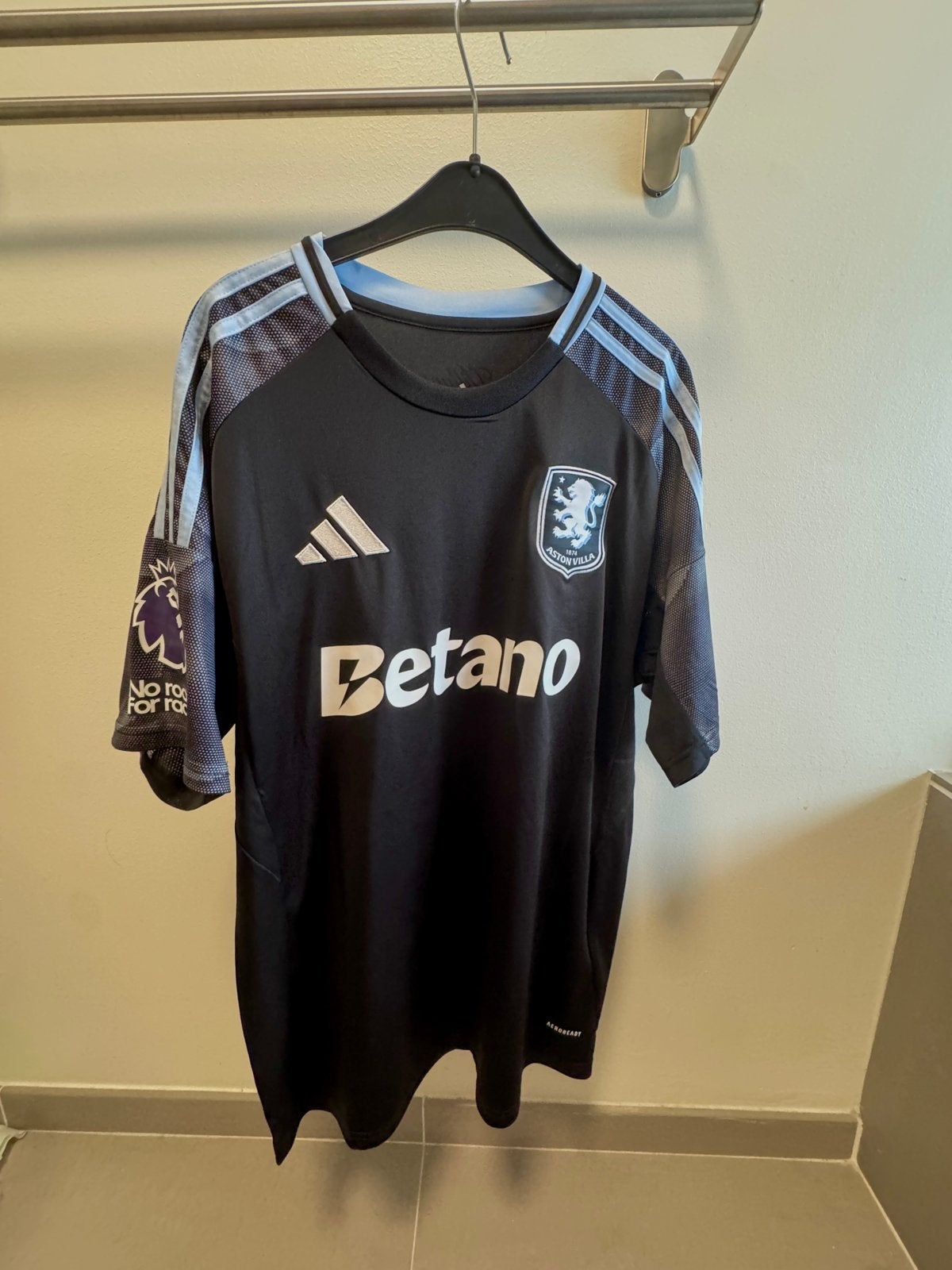 Aston villa uitshirt 2025/2026, Maat 52/54 (L), Zwart, Ophalen of Verzenden, Zo goed als nieuw