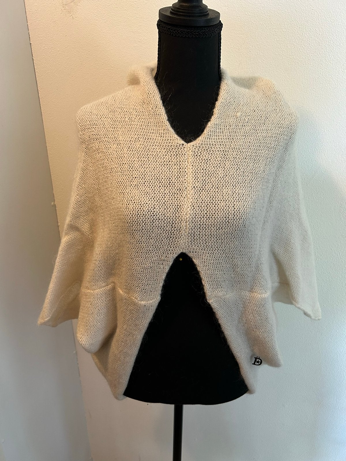 Demm Every Season gebreide poncho/trui in crème, Ophalen, Zo goed als nieuw, Maat 38/40 (M), Beige