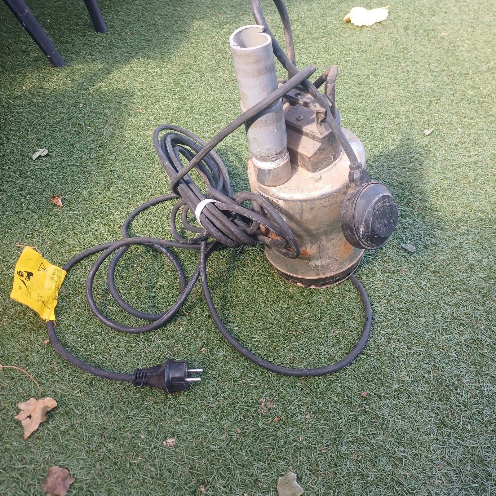 te koop 2 Dompelpomp, Ophalen, Elektrisch
