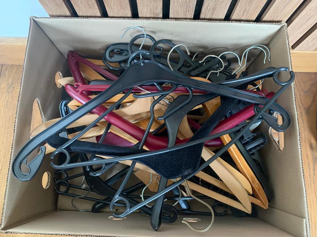 Gratis kledinghangers, Ophalen, Gebruikt, Kunststof, Volwassenen