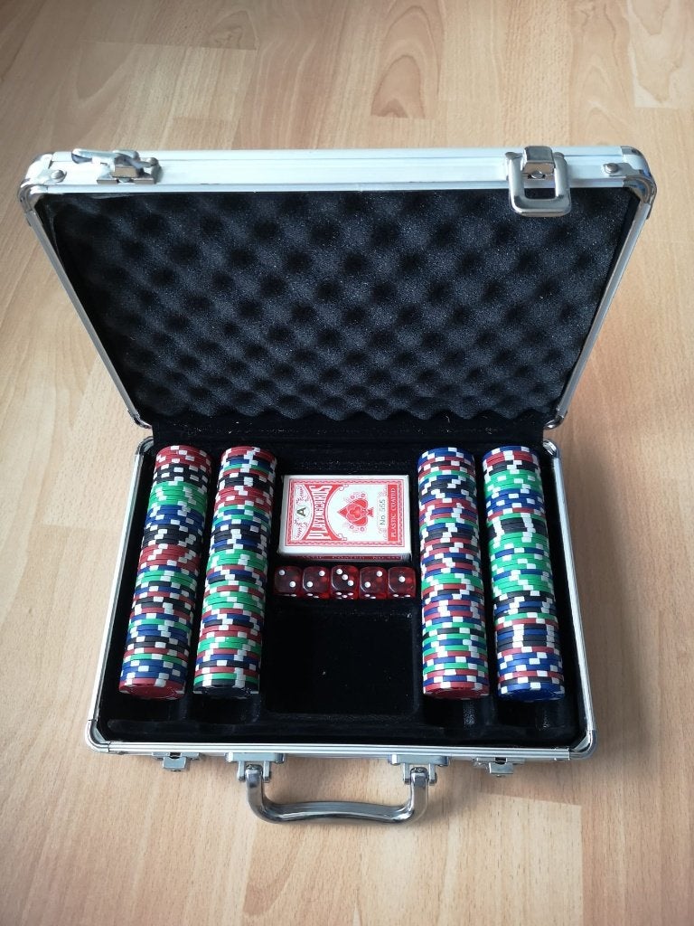 Pokerset in aluminium koffer met fiches, Drie of vier spelers, Ophalen of Verzenden, Gebruikt