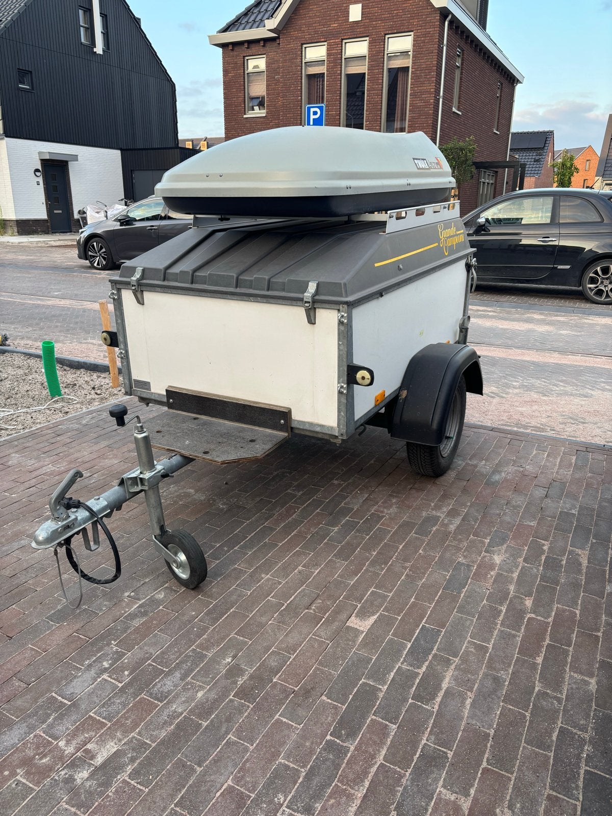Bagagewagen met evt. dakkoffer te huur, Ophalen, Zo goed als nieuw