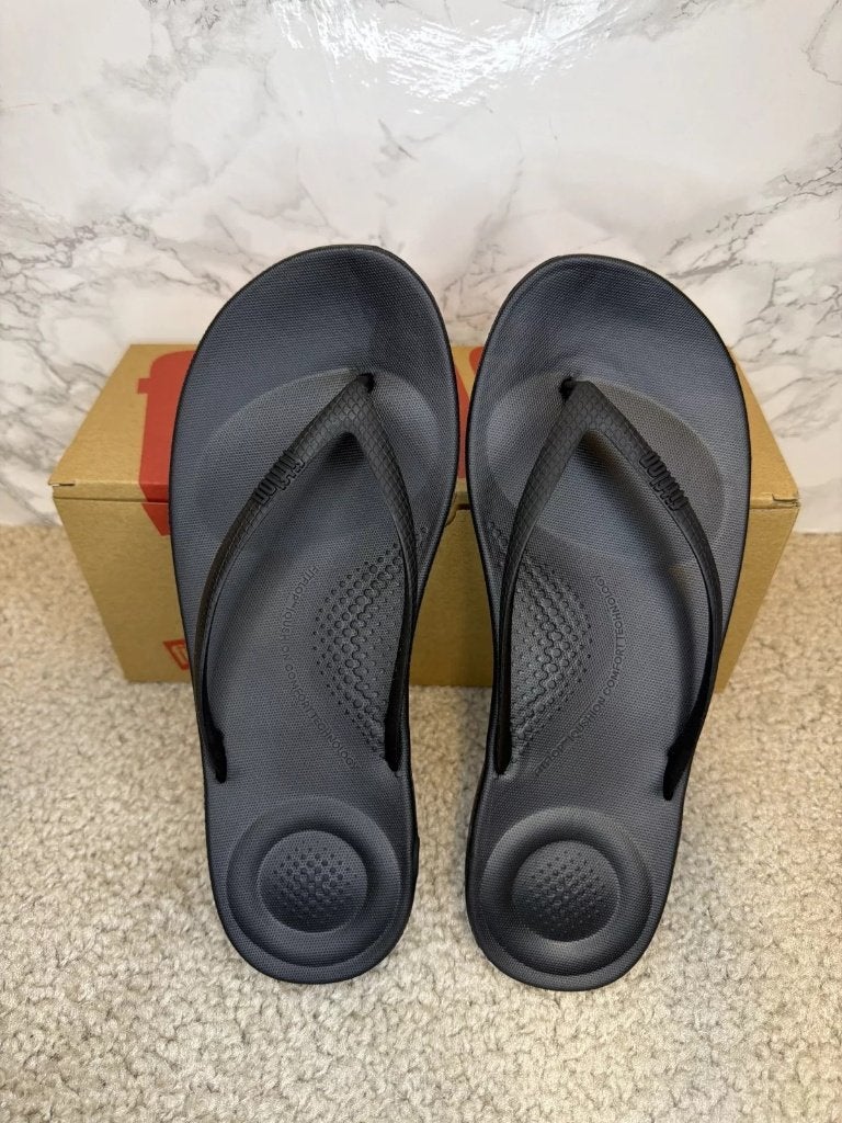 FitFlop iQ Ergonomische dames teenslippers zwart maat 38, Slippers, 4th Floor, Foundry Building77 Fulham Palace Rd (of 2 Smiths Square)London, W6 8AFUnited Kingdom