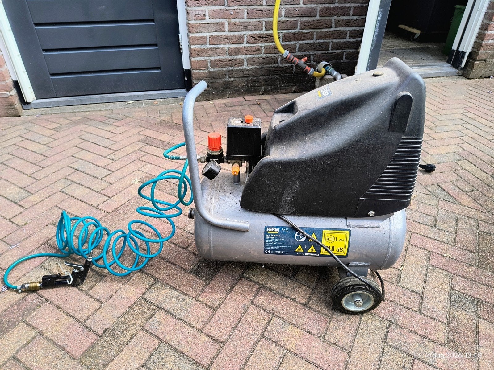FERM CRM1037 Compressor - 24 liter, 8 bar, Doe-het-zelf en Verbouw, Compressors, Ophalen, Gebruikt, 6 tot 10 bar, 25 tot 100 liter