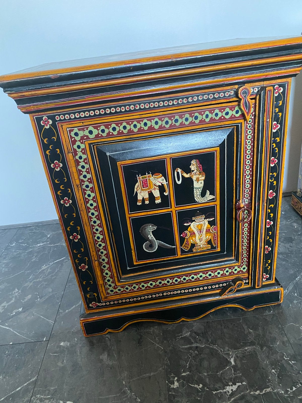Uniek handgeschilderd Indiaas kastje met oosterse motieven, Ophalen