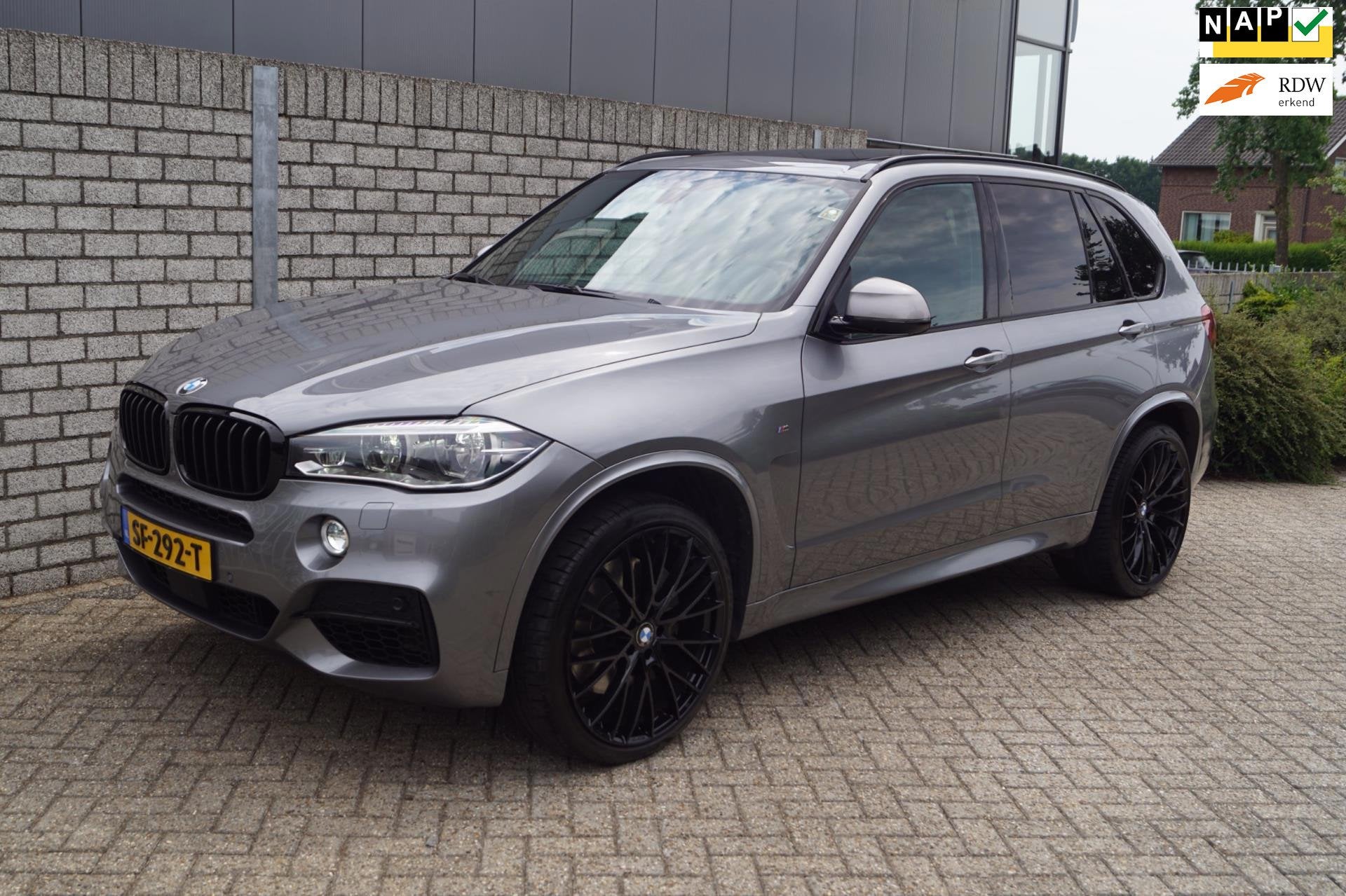 BMW X5 M50D X Drive Autom Panodak Soft Close Head Up Navi 36, Auto's, BMW, Automaat, 15 km/l, 2993 cc, Lichtsensor