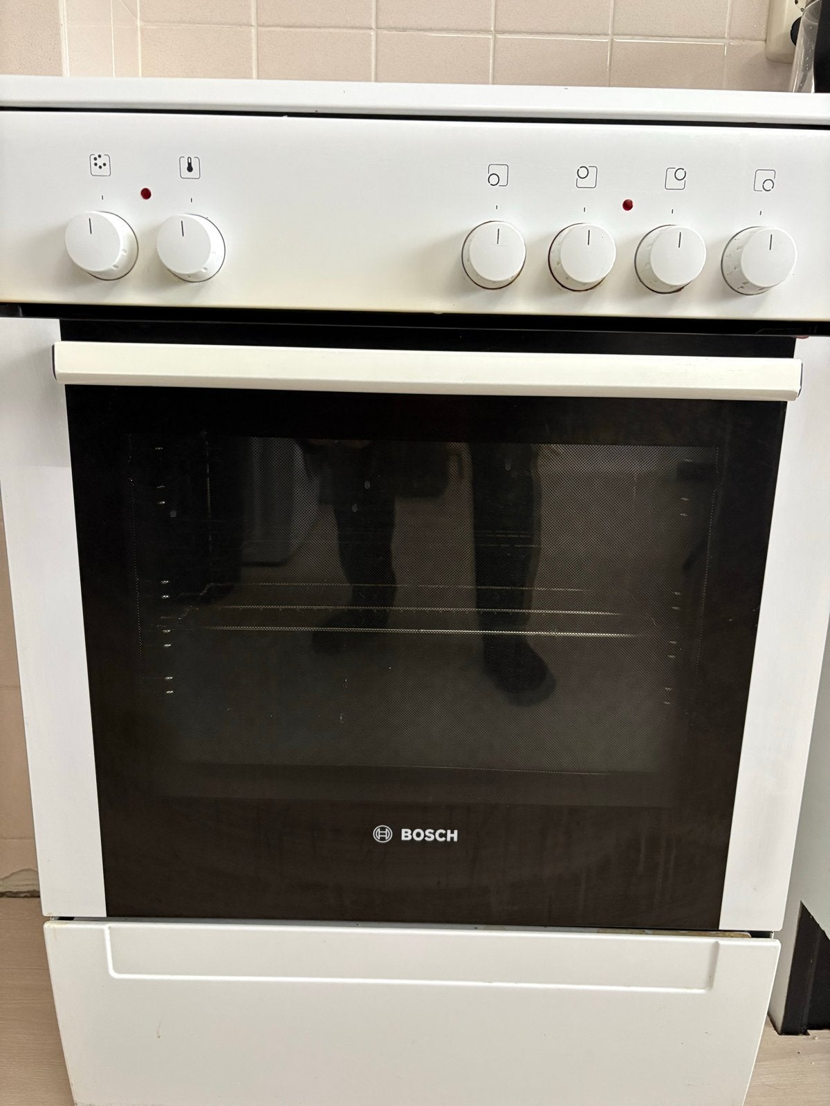 Bosch Vrijstaand Elektrisch Fornuis met Oven, Witgoed en Apparatuur, Ophalen, Gebruikt, 4 kookzones, Vrijstaand