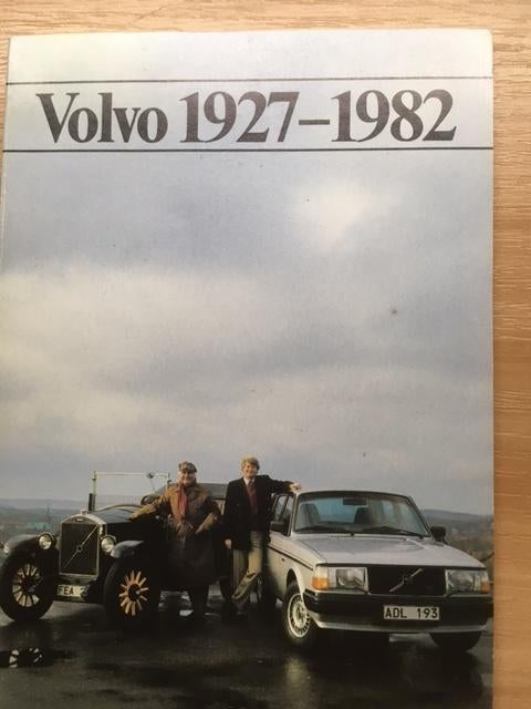 Autoboeken:       Volvo      1927 - 1982     NL, Volvo, Zo goed als nieuw, Volvo, Ophalen of Verzenden