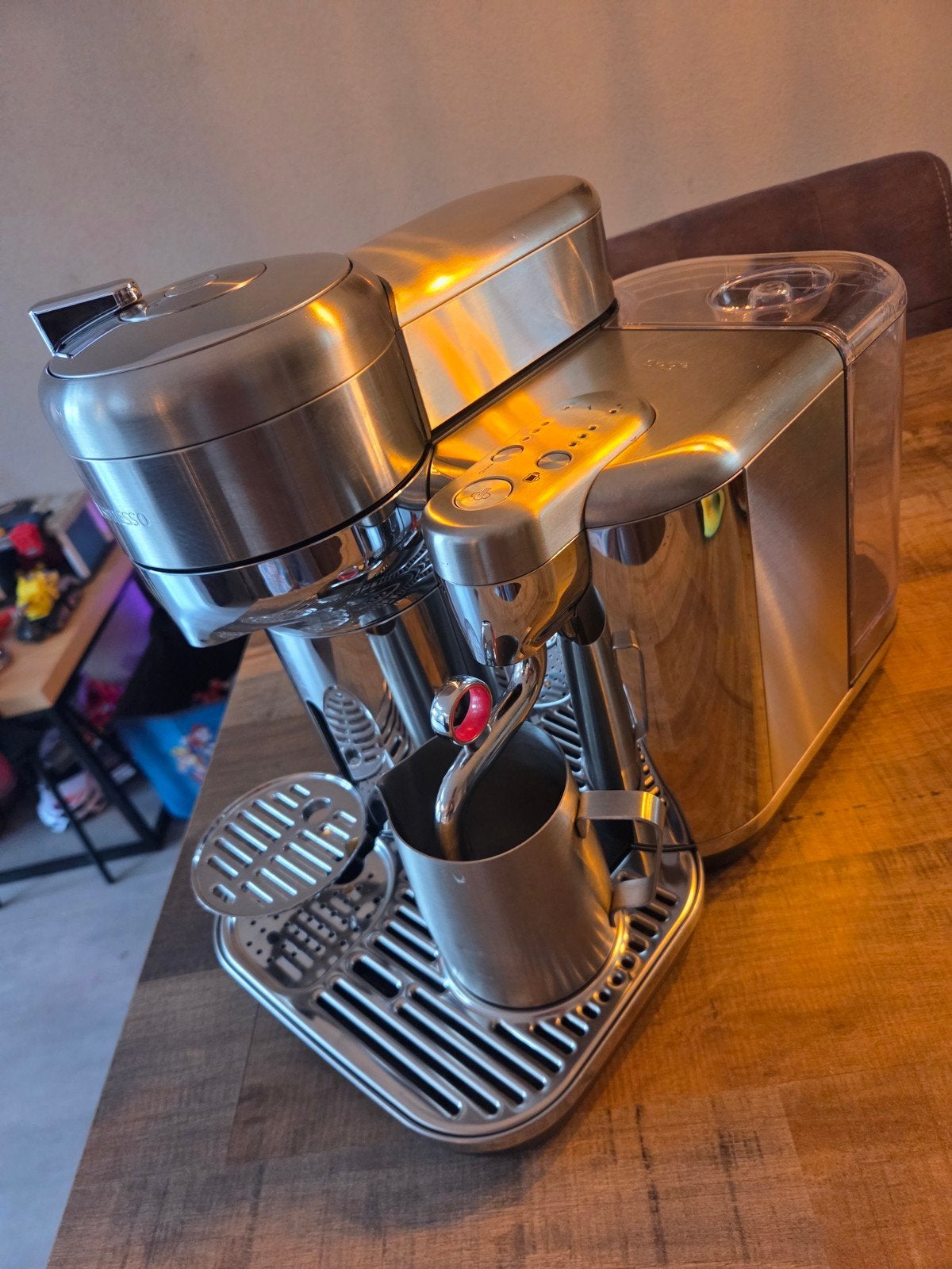 Nespresso Sage vertuo Brushed Stainless Steel- Volledig onde, Witgoed en Apparatuur, Koffiezetapparaten, Koffiepads en cups, Espresso apparaat