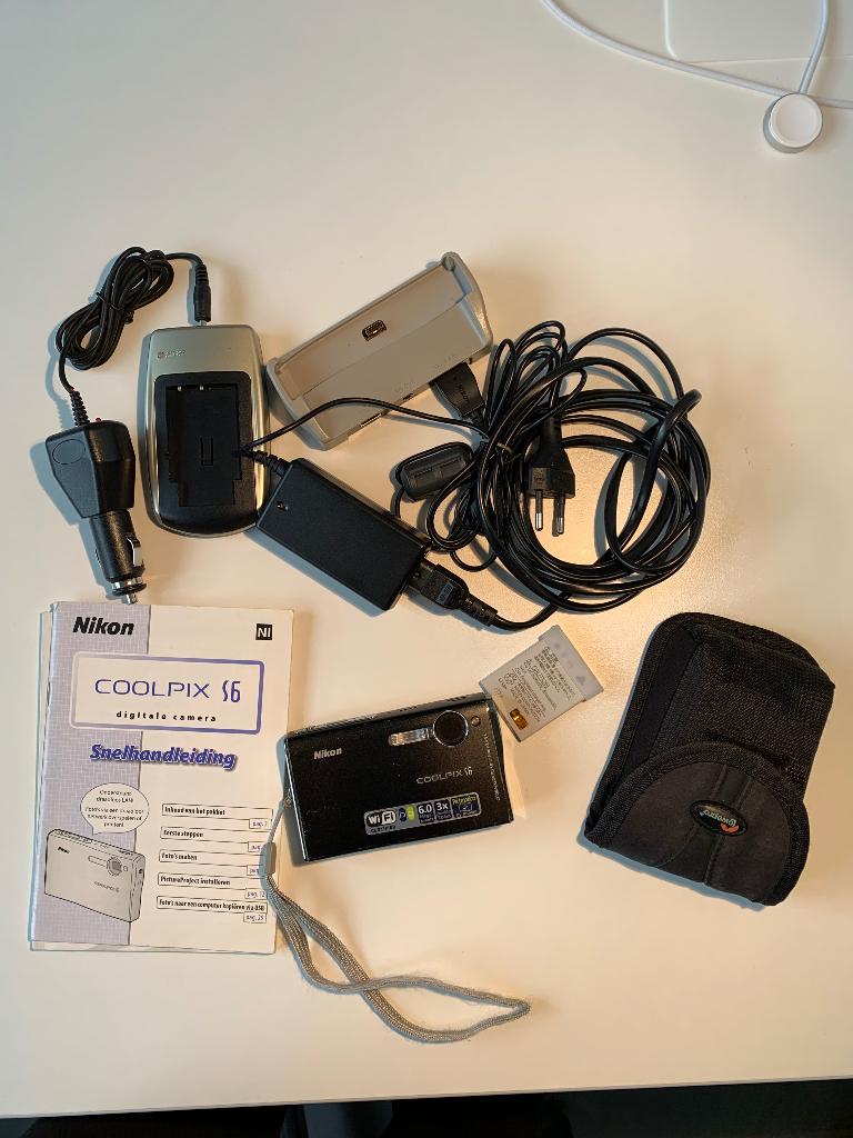 Nikon Coolpix S6 foto-film camera met alle toebehoren , wifi, Audio, Tv en Foto, Fotocamera's Digitaal, Gebruikt, Ophalen of Verzenden