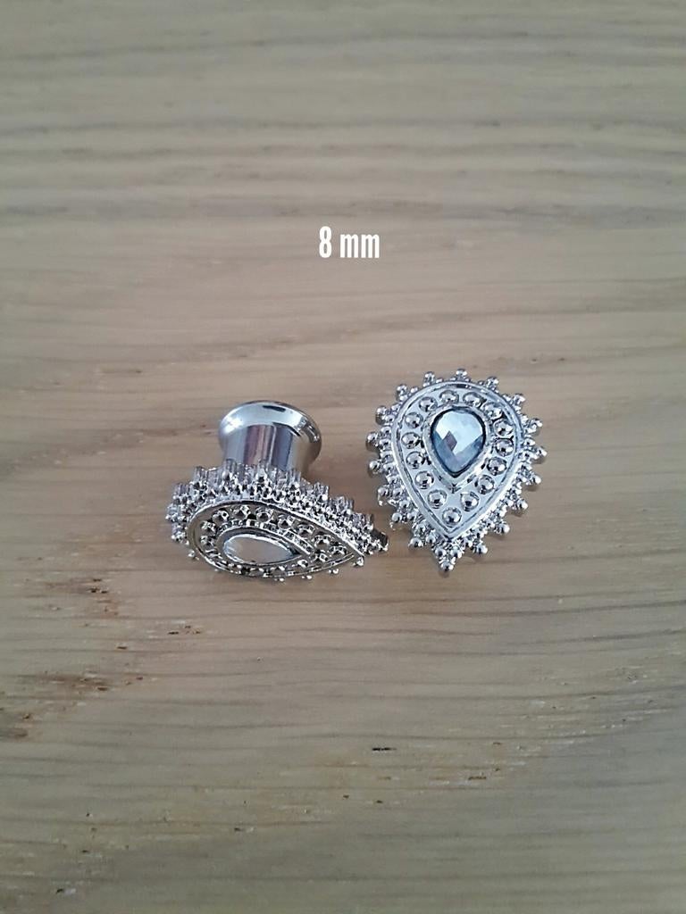Nieuwe pluggen, tunnels. Staal. Druppel. Zilver. 8 mm., Ophalen of Verzenden, Zo goed als nieuw, Staal, Oor- of Traguspiercing