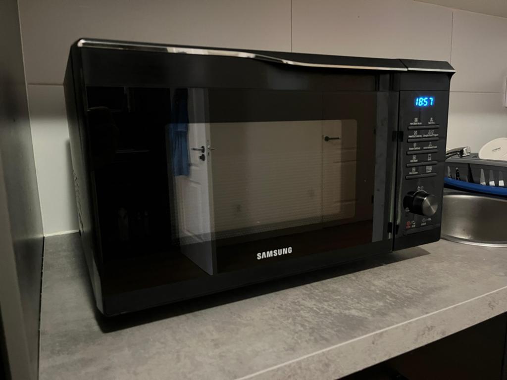 Samsung Combimagnetron - Zo goed als nieuw, Combimagnetron, Hete lucht, Ophalen of Verzenden, Zo goed als nieuw