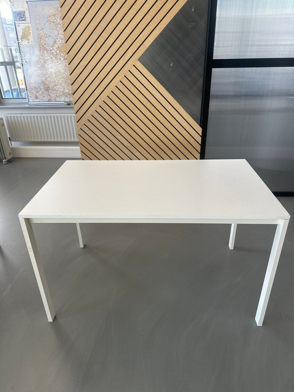 Witte bureautafels, Huis en Inrichting, Ophalen, Gebruikt