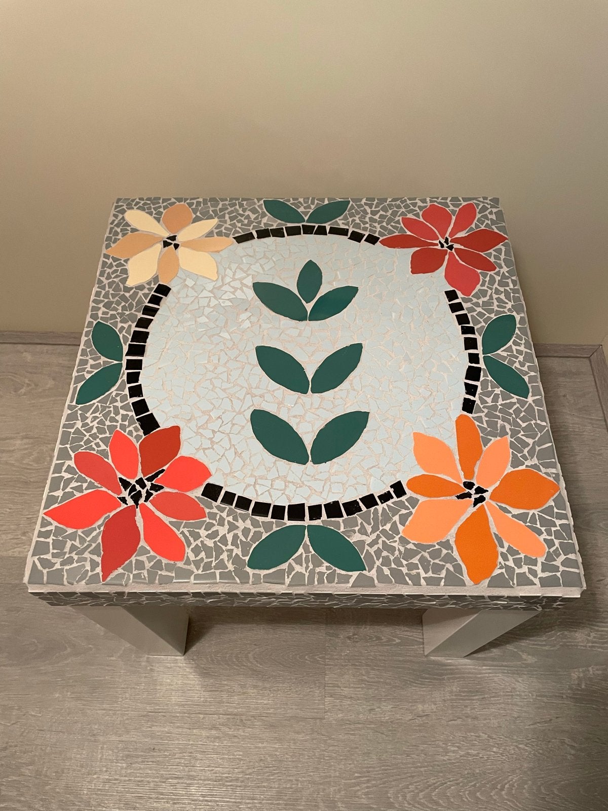 Unieke mozaïek bijzettafel met bloemmotief, Ophalen, Minder dan 55 cm, Gebruikt, Vierkant